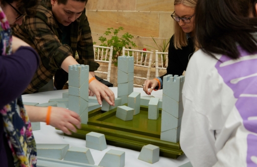 Game Your Thrones indoors castle build'